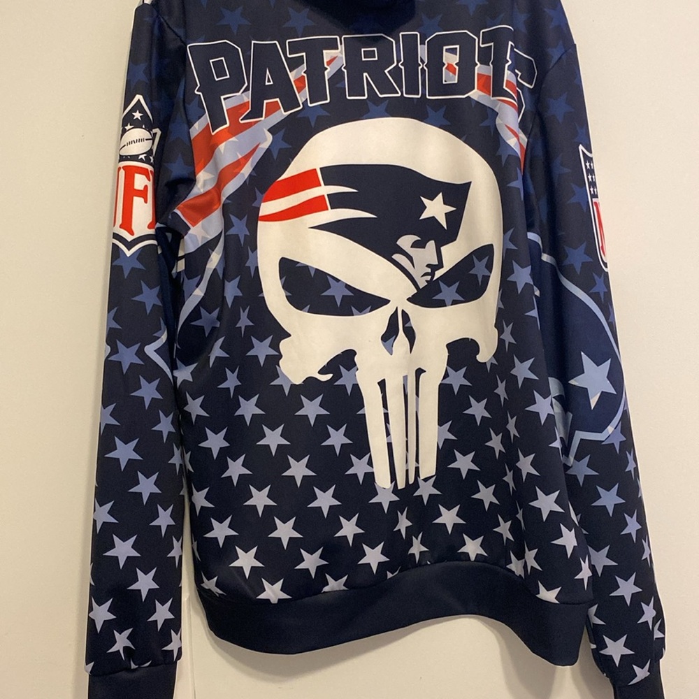 Patriot hooded hoodie in like new condition, no size pit to pit is 22 inches. - Picture 3 of 6